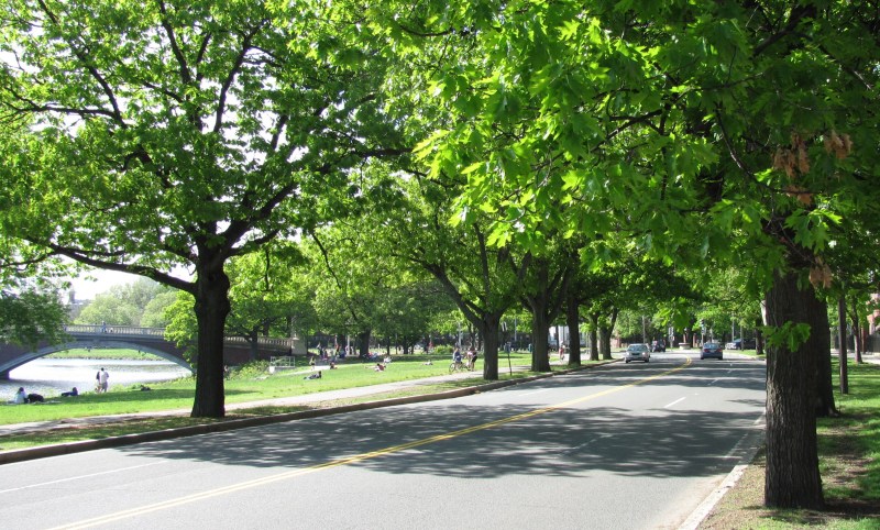 Memorial Drive in Cambridge. Photo by John Phelan, licensed under Creative Commons CC BY 3.0.