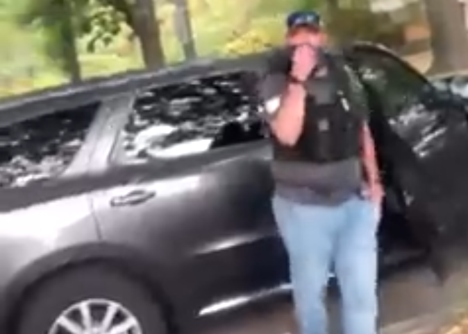 ICE Agents Threaten Black Jogger on VFW Parkway