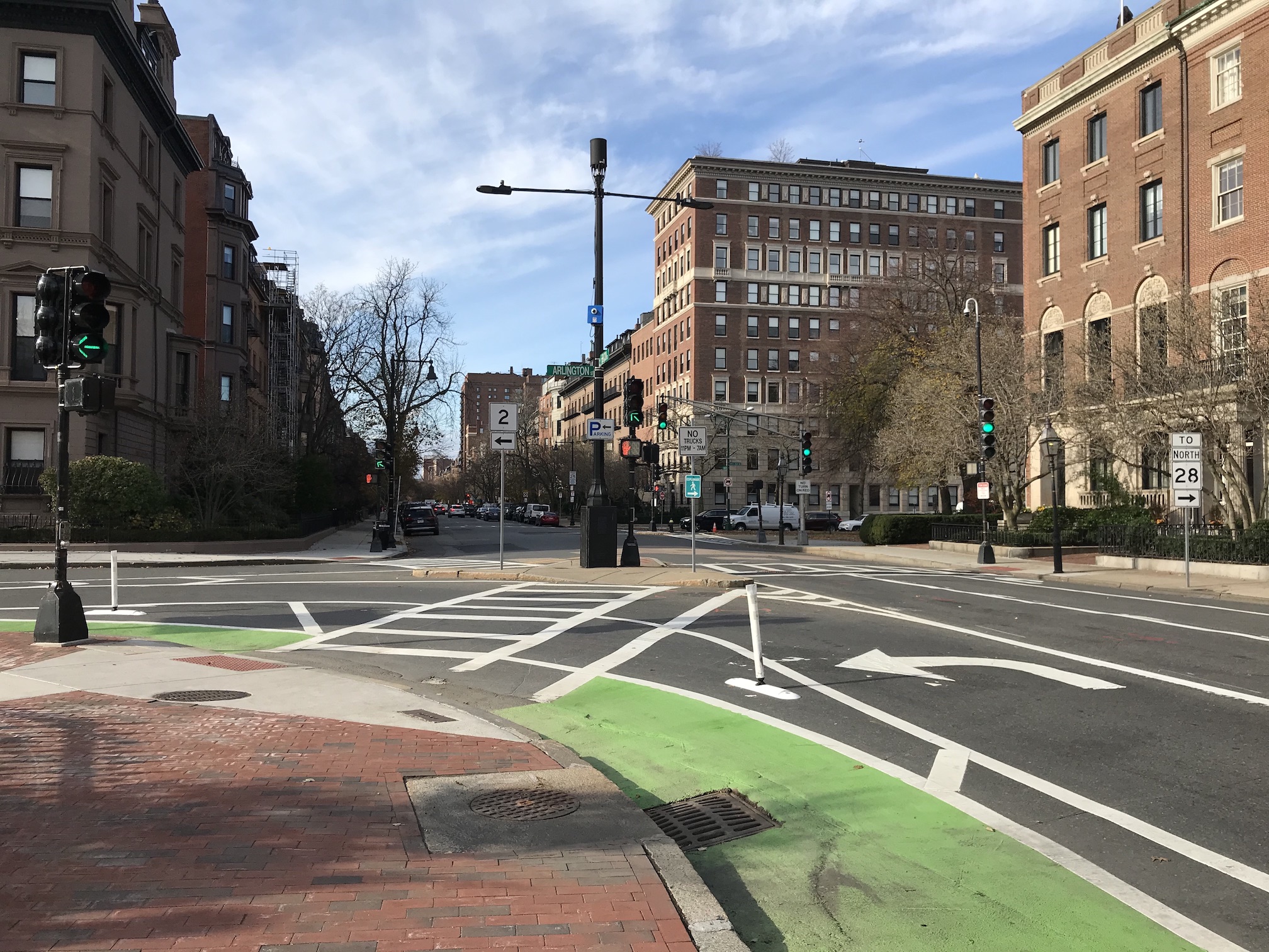 The Beacon St. protected bike lane, where it turns onto Arlington St. at the northwestern corner of the Public Garden.