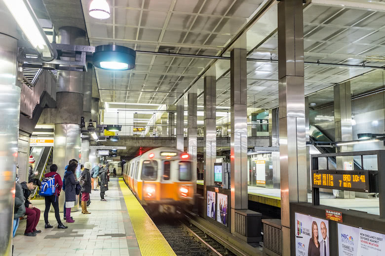 La MBTA Anuncia Recortes Significativos al Servicio del Metro Para Rectificar Peligros de Seguridad  