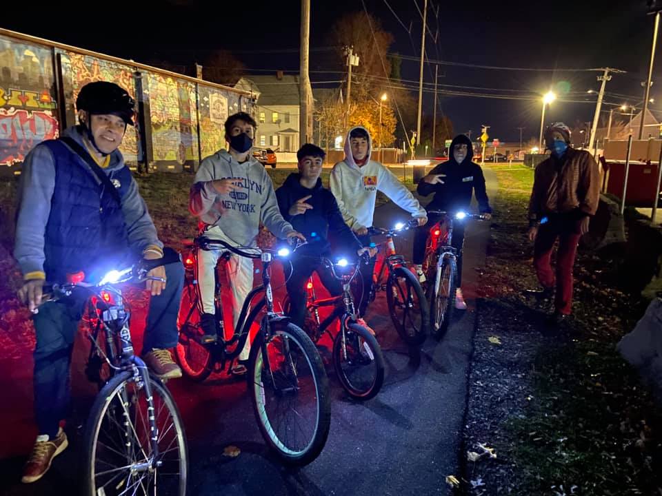 MassBike Hands Out Free Lights for the Long Nights