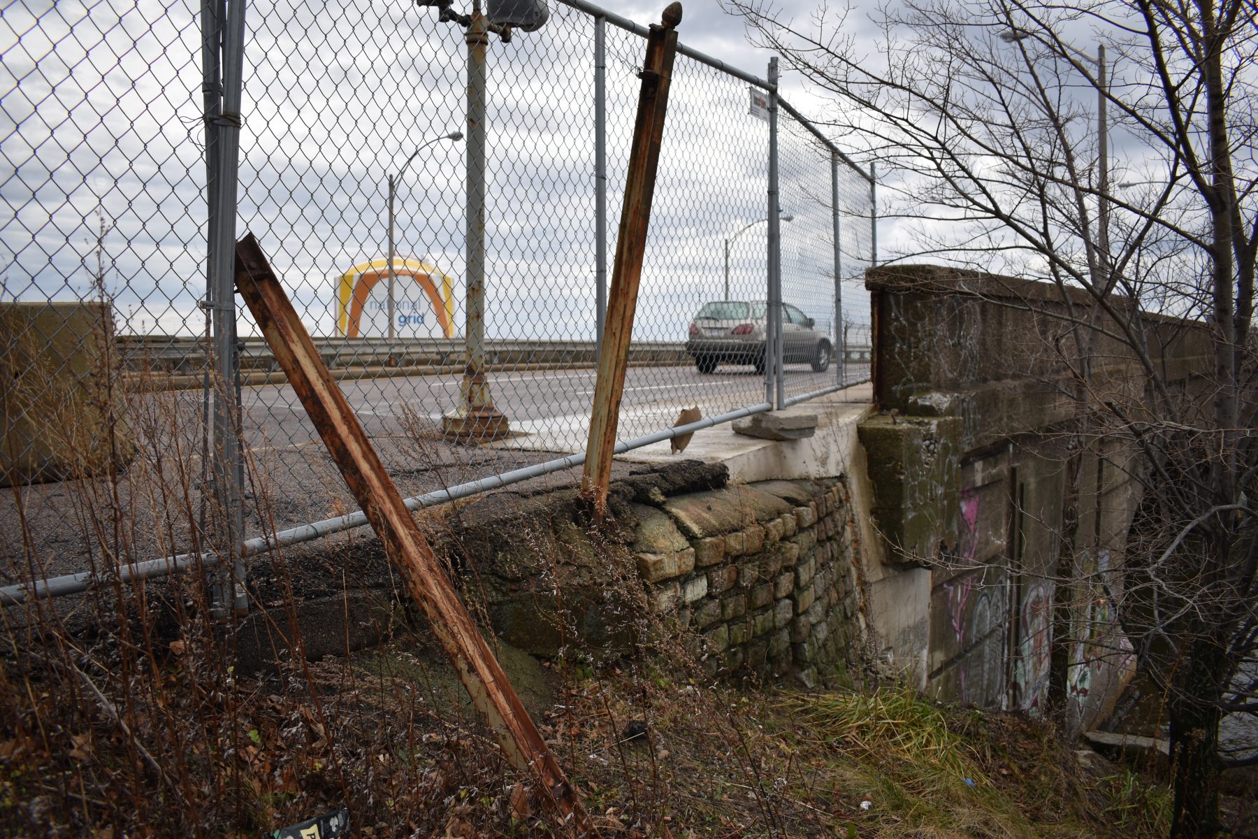 BeadesBridgeEastSidewalk