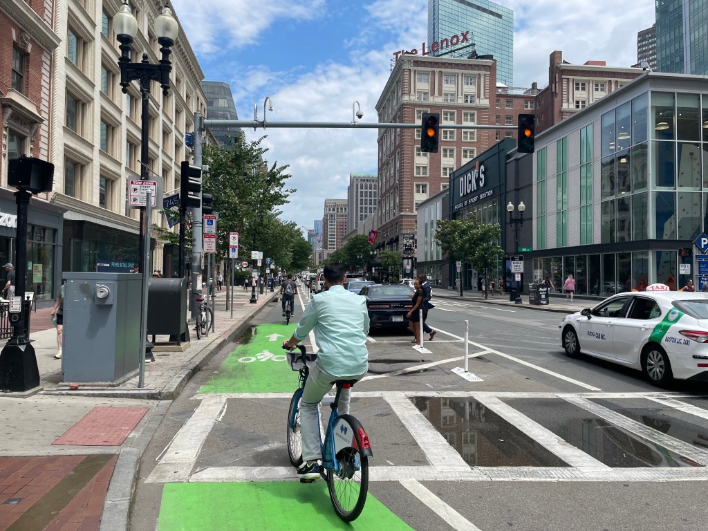 Boston Data Show New Bike Lanes Successfully Shift Traffic, With Fewer Cars and Way More Bikes