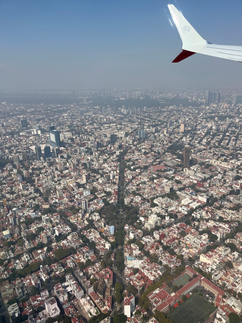 Una Ciudad, Un Sistema (One City, One System): A Mexico City Travel Guide